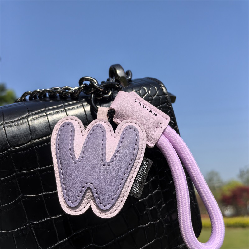 Кожаный брелок с инициалами от – обзор и цена Monogram Keychain Leather